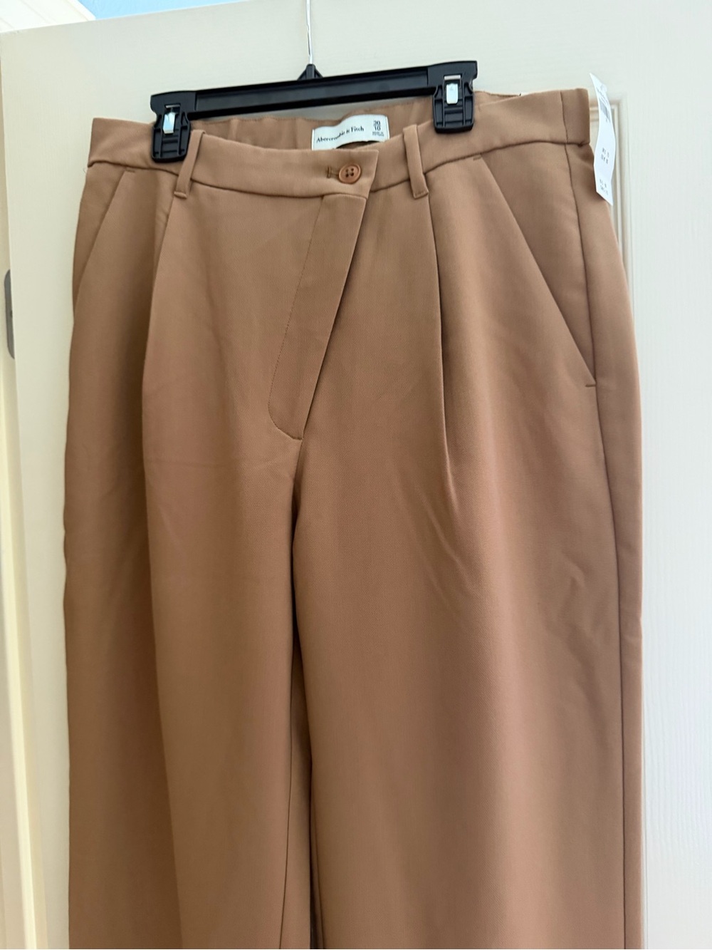 Abercrombie & Fitch Women's Tan Straight-Leg Trousers - Picture 4 of 7